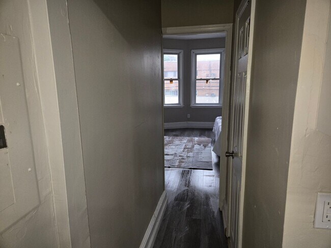 Building Photo - 4915 N 13th St