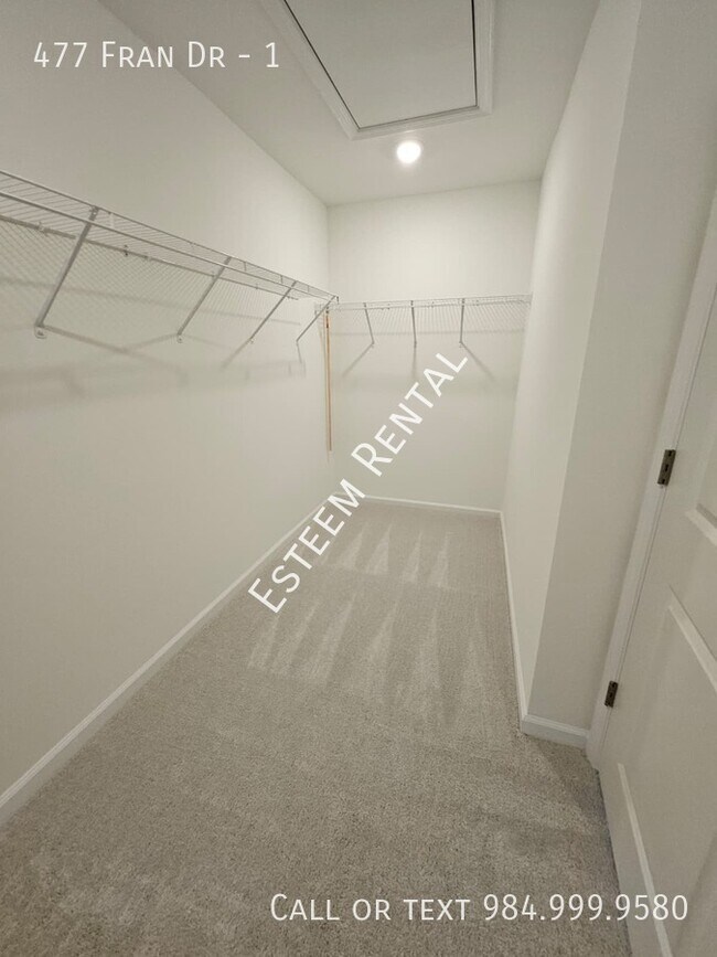 Building Photo - 477 Fran Dr