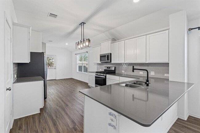 Building Photo - 308 Majestic Cedar Ct