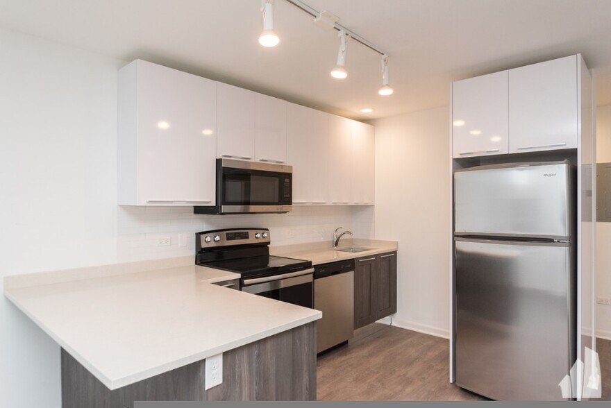 Building Photo - 935 W Winona St