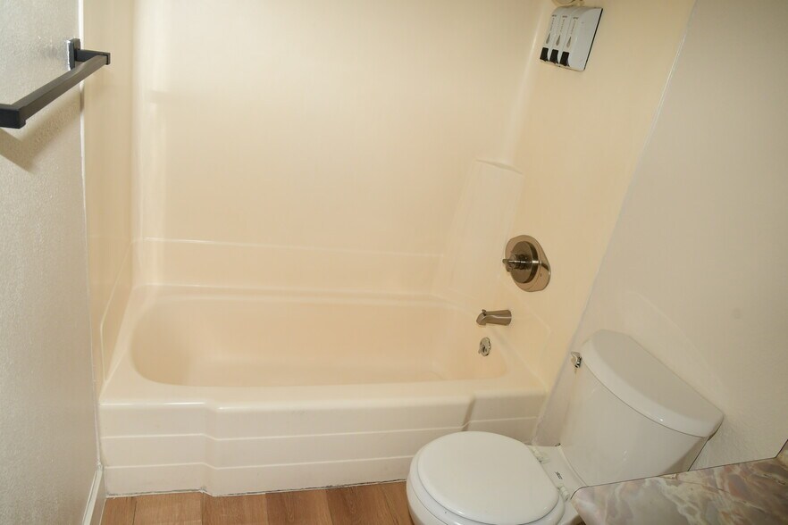 Building Photo - 5168 Greene Ln