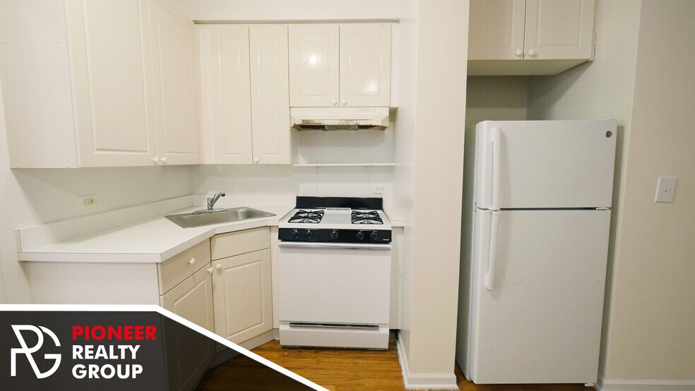 Building Photo - 912 W Dakin St