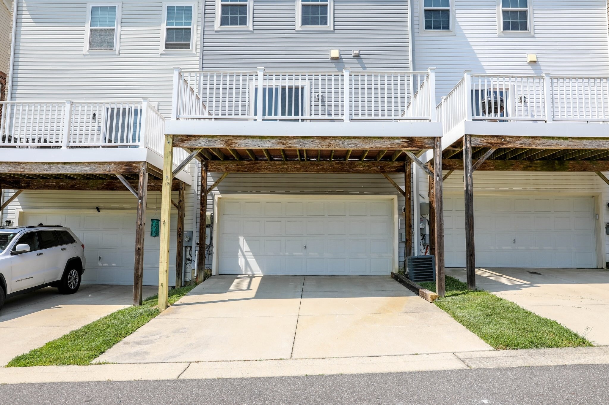 Building Photo - 6129 Hanlon St