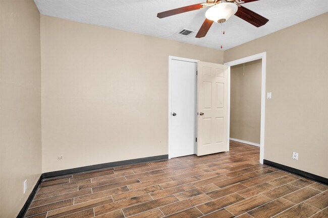 Building Photo - 23918 Spring Gum Dr