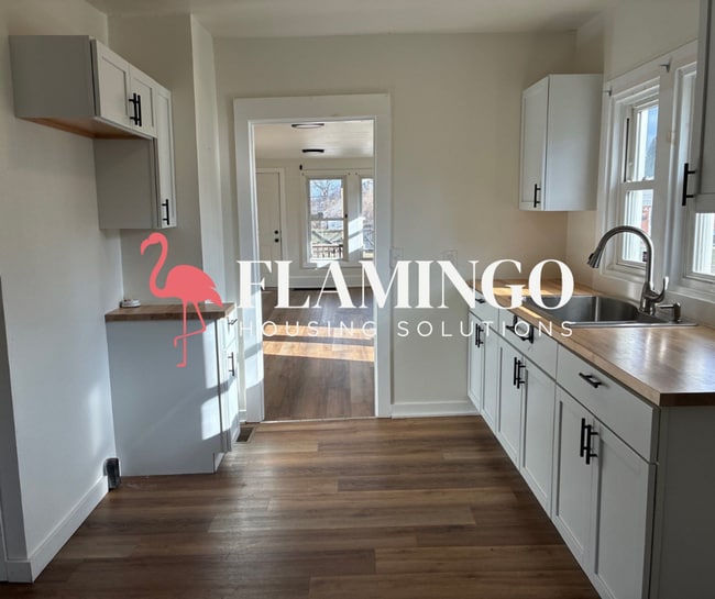 Building Photo - 207 N Decker Ave