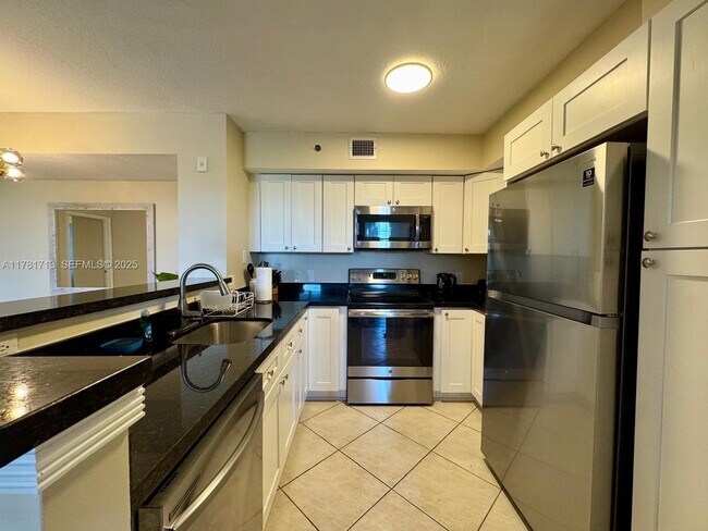 Building Photo - 19501 E Country Club Dr