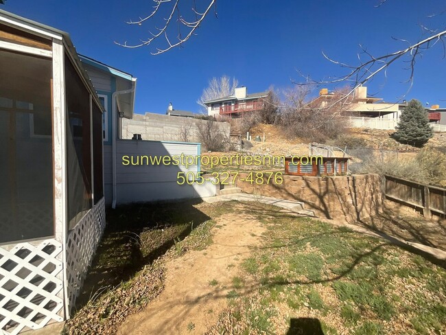 Building Photo - 4 Bedroom, 2 Bath Home