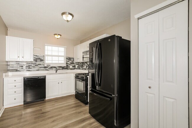 Building Photo - 6667 W Longview Dr