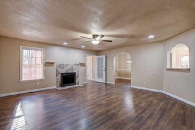 Building Photo - 212 Running Deer Dr