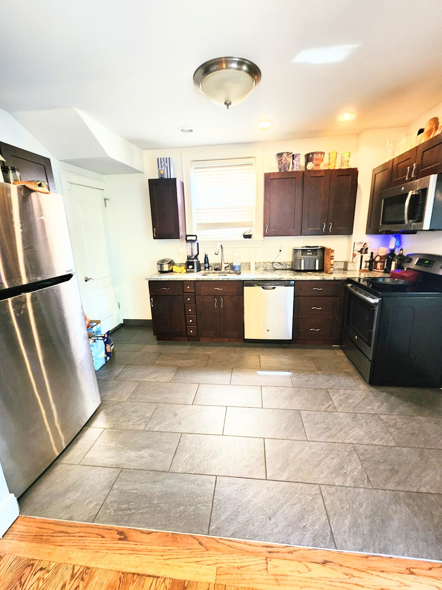 Building Photo - 6533 Rosemoor St