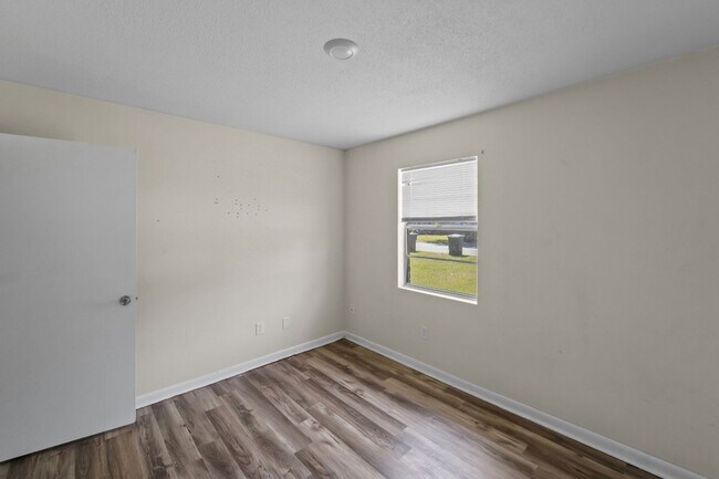 Building Photo - 234 Deerwood Dr