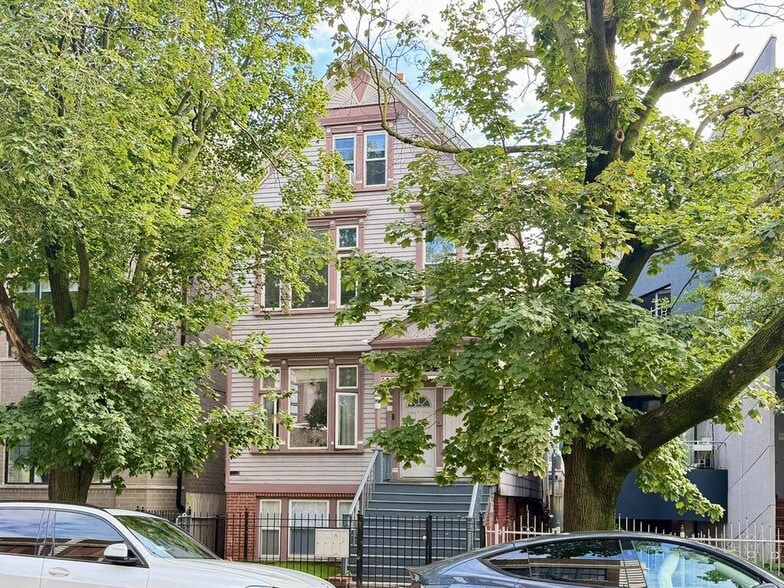 Building Photo - 1531 W Barry Ave