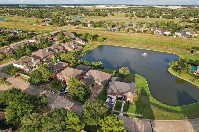 Building Photo - 10206 Pine Flats Dr