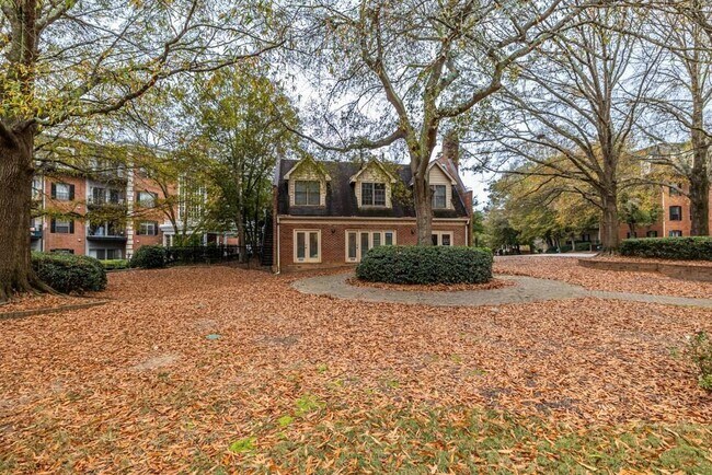 Building Photo - 24101 Plantation Dr NE