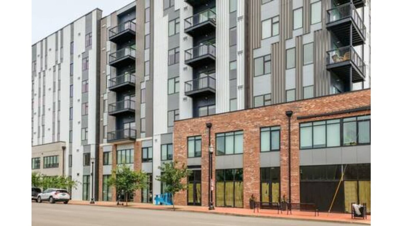 Building Photo - 633 E Main St