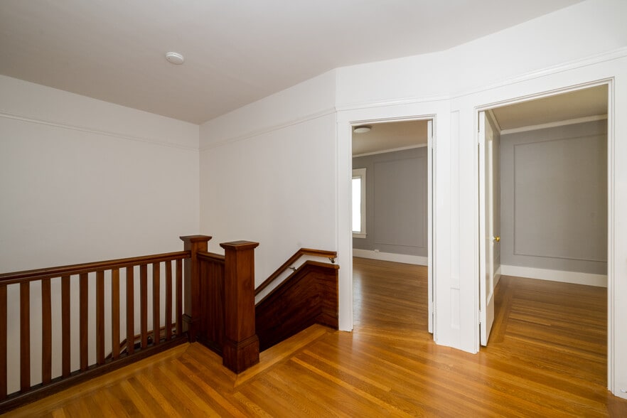 Building Photo - 615 18th Ave