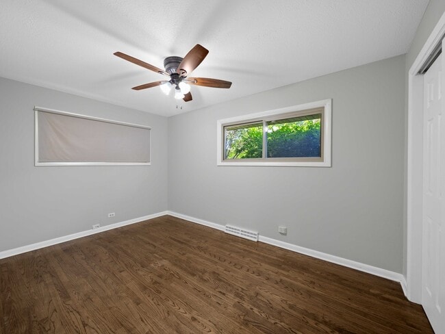 Building Photo - 415 Tennyson Rd