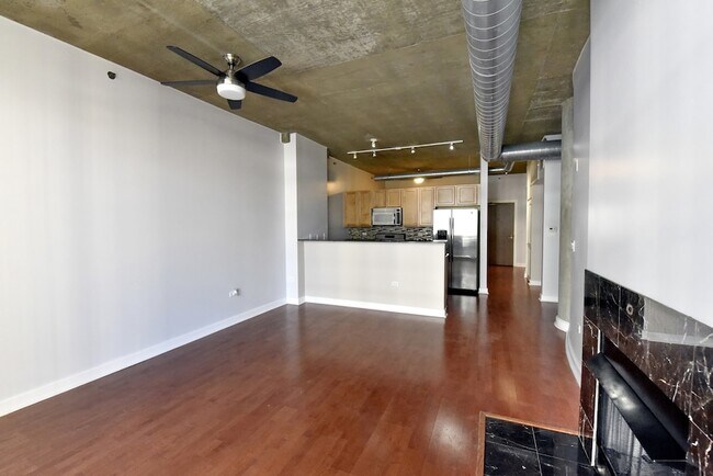 Building Photo - 1305 S Michigan Ave