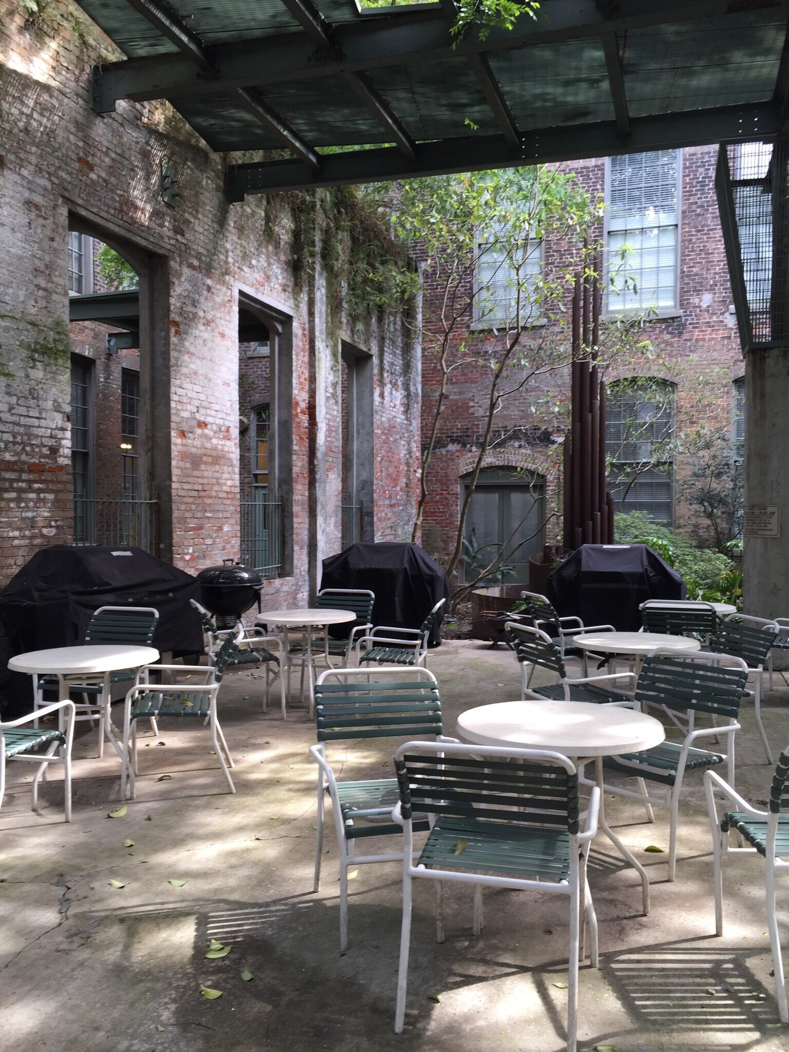 Courtyard - 920 Poeyfarre St
