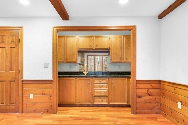 Building Photo - 1 Sutton Pl