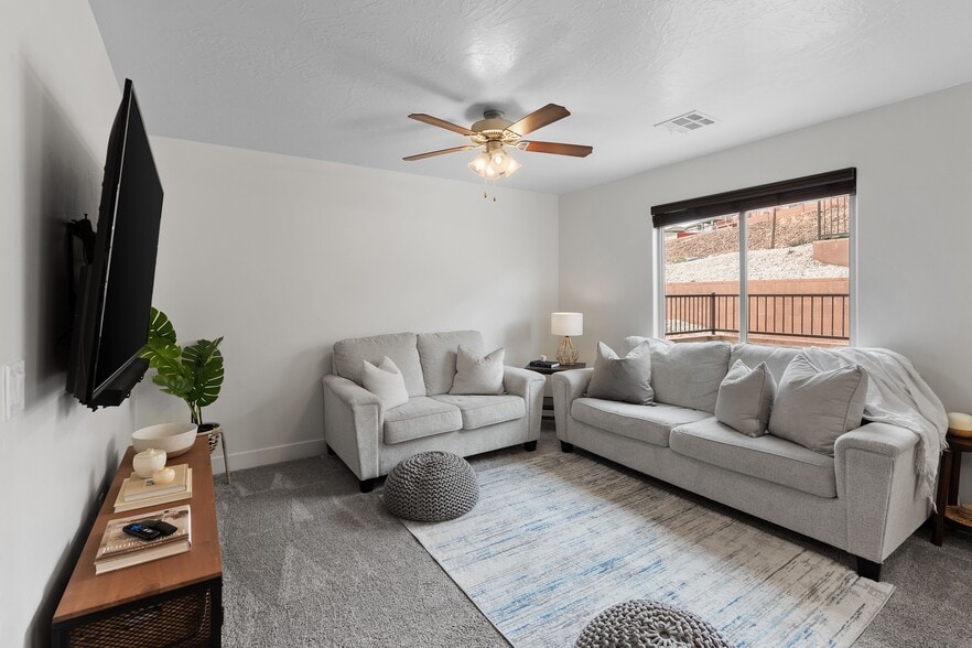 Building Photo - 5862 S Challenger Way