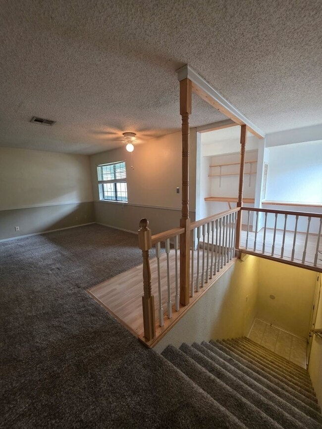 Building Photo - Nice modern style 1 Bdrm Condo in Delaware...