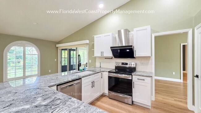 Building Photo - IMPRESSIVE 3 BEDROOM/2 BATH SARASOTA HOME! SUPER LOCATION! PET FRIENDLY!