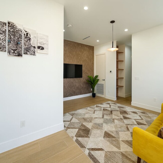 Building Photo - 1812 Miami Rd