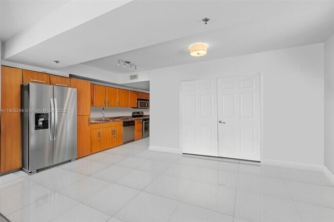 Building Photo - 6362 Collins Ave