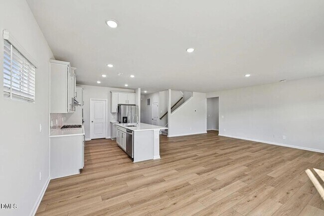 Building Photo - 528 Bridger Dr