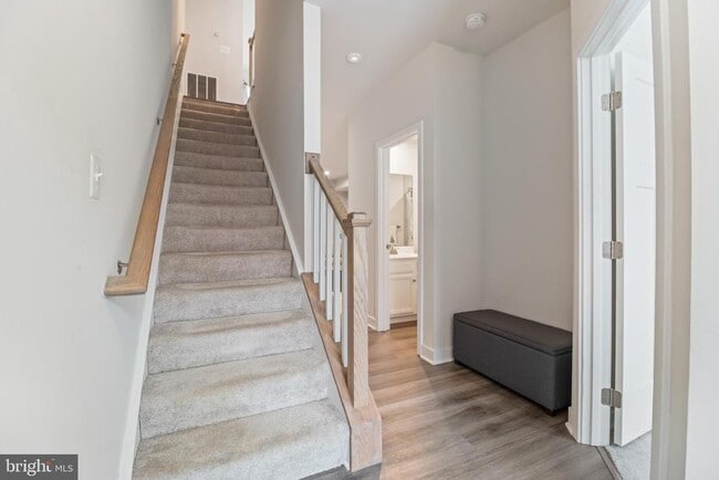 Building Photo - 646 Lakemont Dr