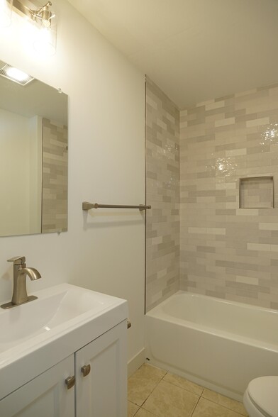 Building Photo - 2107 S Cushman Ave