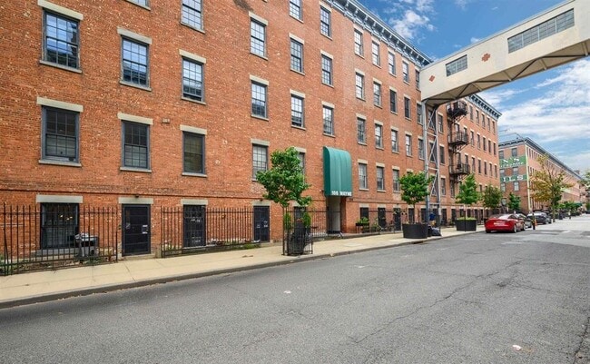 Building Photo - 186 Wayne St