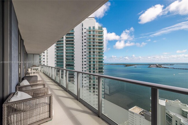 Building Photo - 1300 Brickell Bay Dr