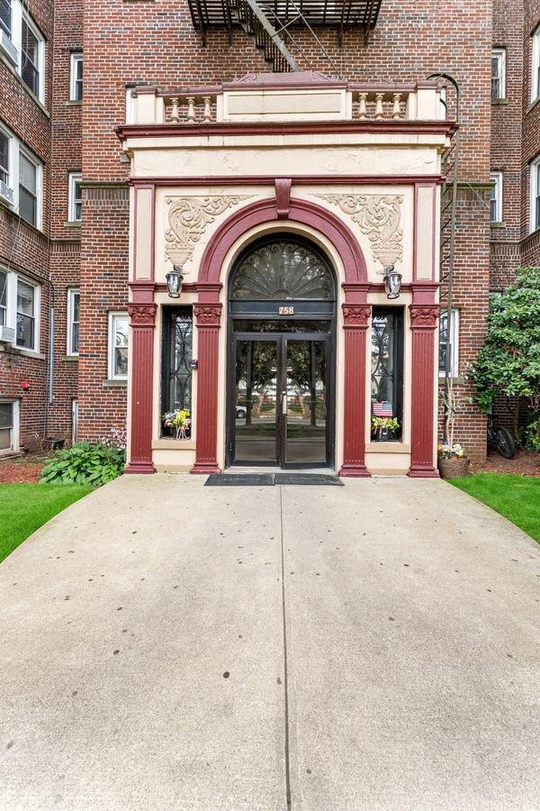 Building Photo - 758 Jersey Ave