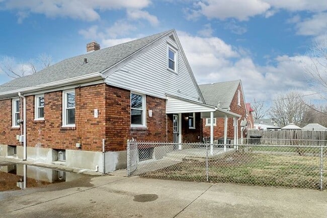 Building Photo - Newly Renovated 3 Bedroom Cape Cod