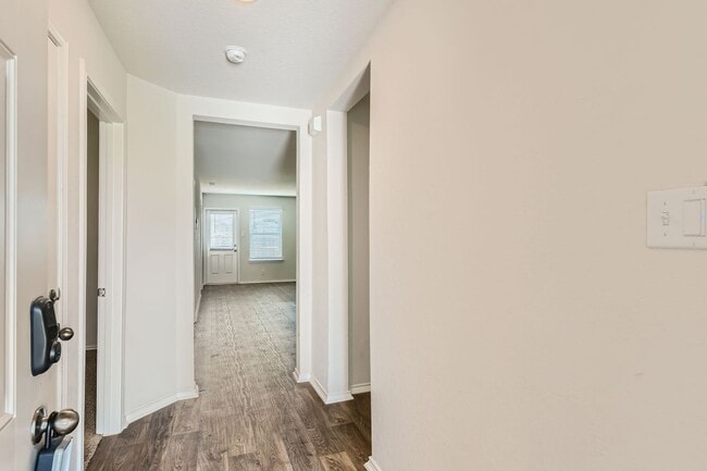 Building Photo - HALF OFF First Month Rent located near Lac...