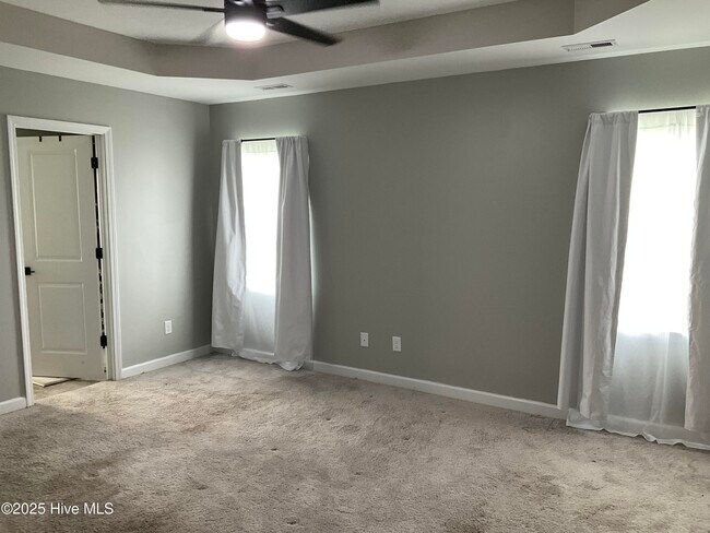 Building Photo - 313 Sunrose Dr