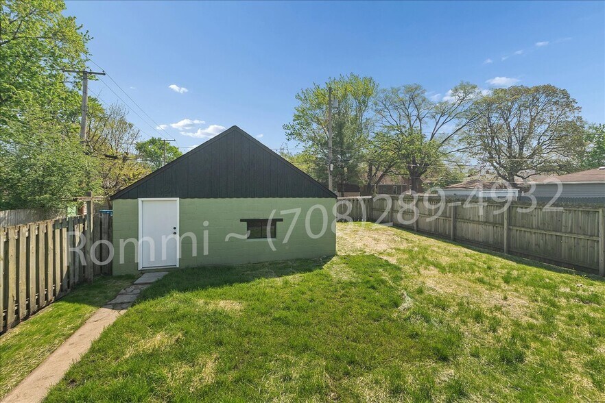 Garage - 6717 Huron Ave