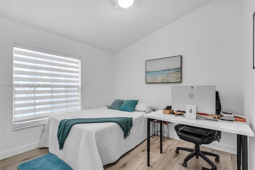 Building Photo - 15241 Wilshire Ct