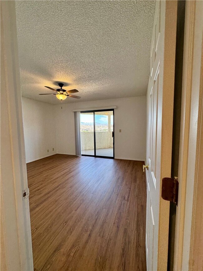 Building Photo - 2022 Merrill Ln