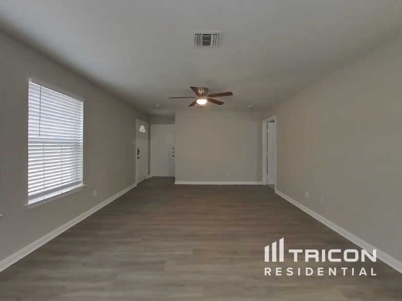 Building Photo - 9722 Spruce Ridge Dr