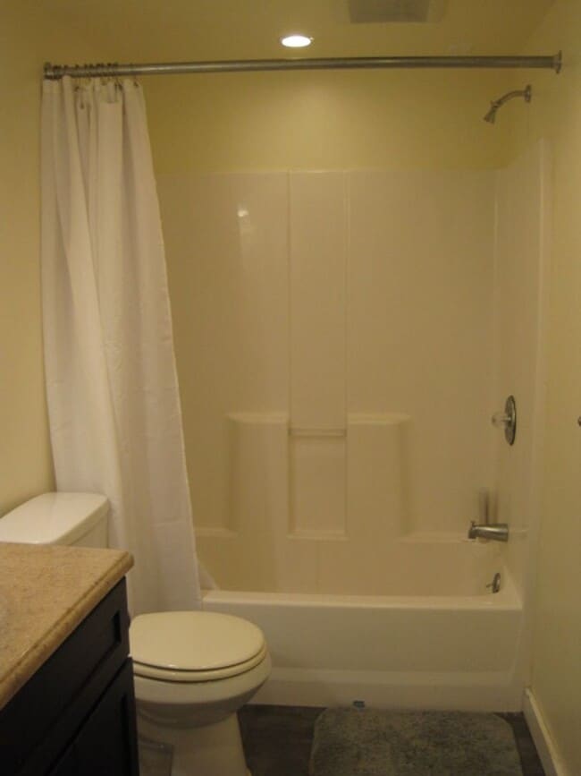 Building Photo - 947