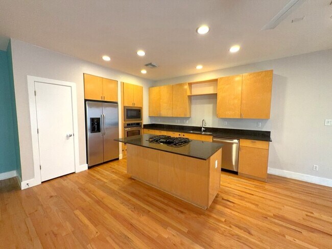 Building Photo - 4106 Spencer St