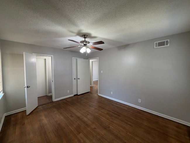 Building Photo - Charming 3BR/1.5BA Bartlett Area Home | Brick Fireplace, Tile Kitchen & Fenced Yard