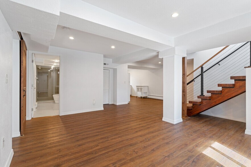 Building Photo - 6 W Brookside St