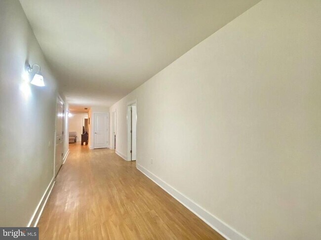 Building Photo - 1620 W Jefferson St