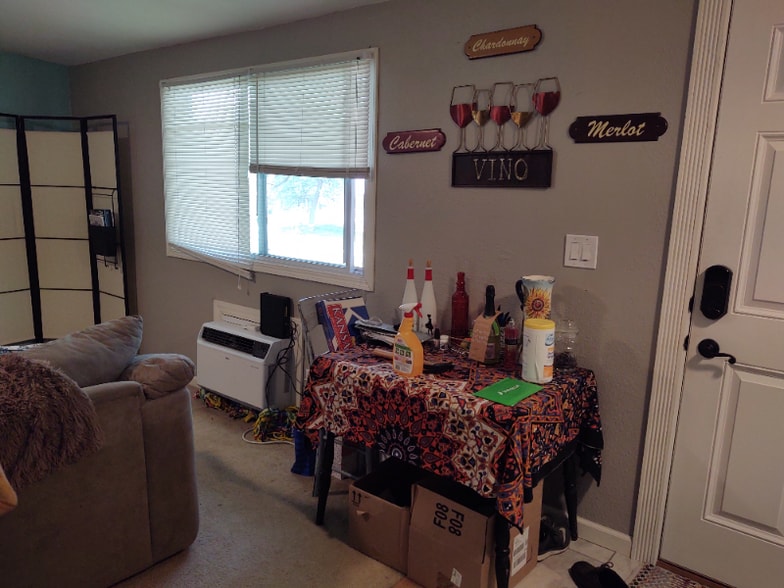 Building Photo - 635 W 25th St