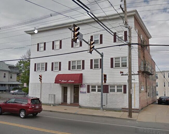 Primary Photo - 915 N Main St