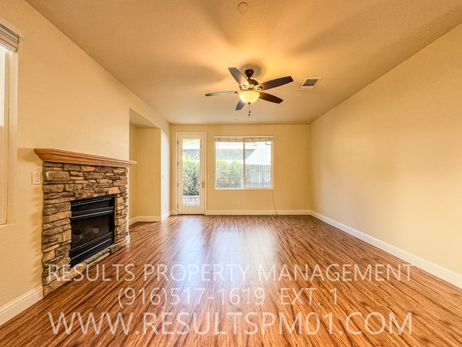 Building Photo - 3 bedroom Lincoln Home in Gated Community